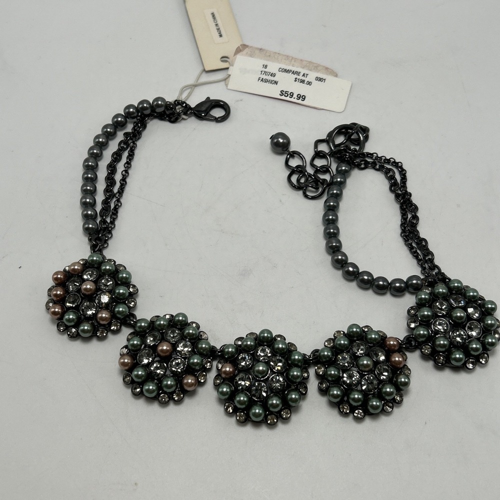 New Lucy & Laurel faux pearl and rhinestone flower statement necklace NWT